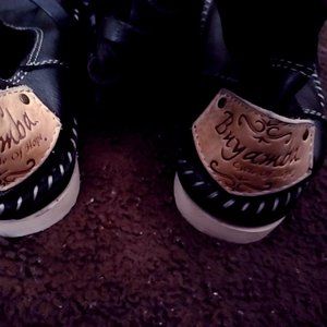 Buyamba Boots! Barely worn!